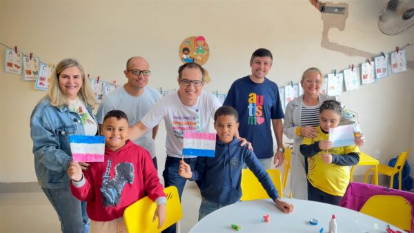 Marcel Carone em visita a Apae de Iuna, no Caparao